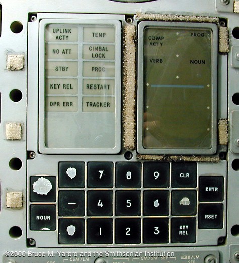 L'unità display e tastiera (DSKY) dell'Apollo Guidance Computer