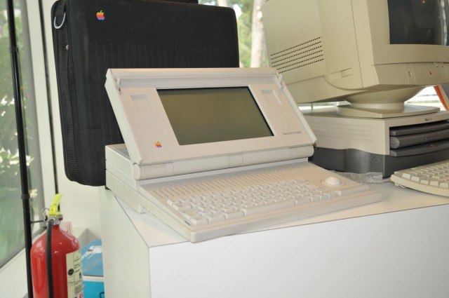 Il Macintosh Portable. Portable più di nome che di fatto...