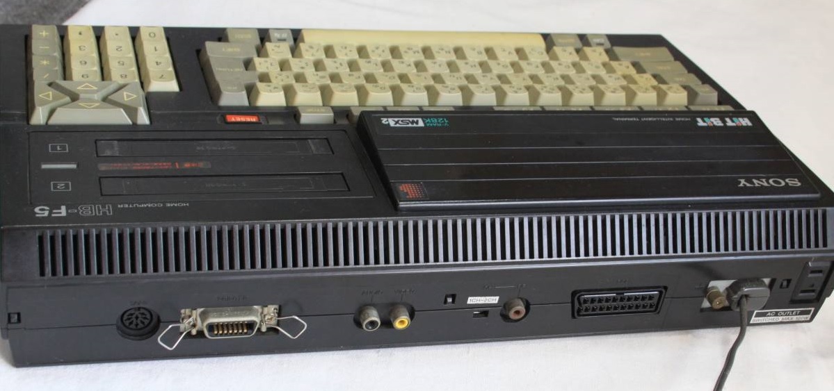 Alcuni MSX disponevano anche della (maledetta…) porta SCART,
diffusa principalmente in Europa. Immagine_inline